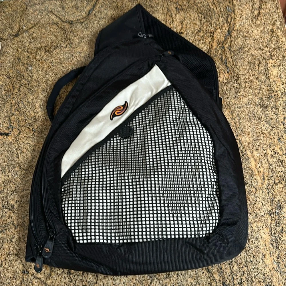 Everki Stile for Motion Sling Bag Black& Gray